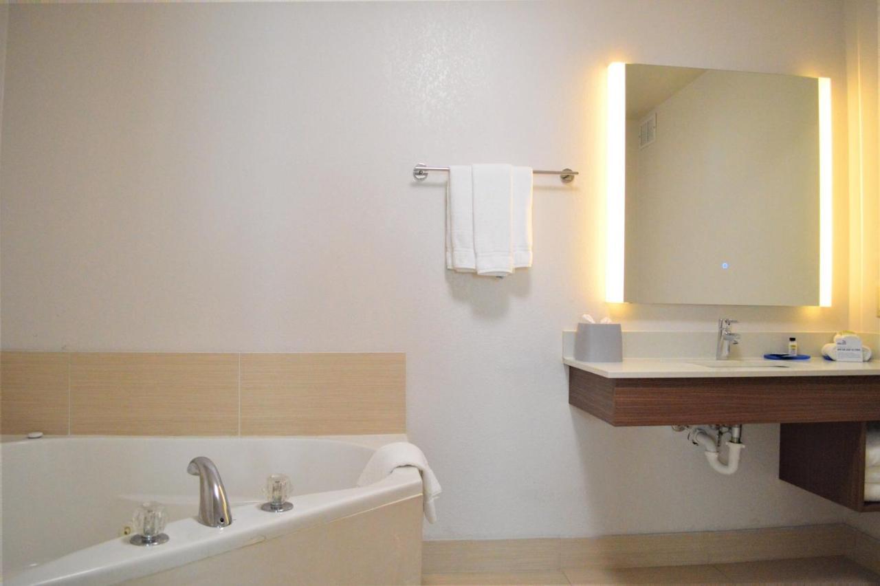 Holiday Inn Express & Suites Batesville By Ihg Εξωτερικό φωτογραφία